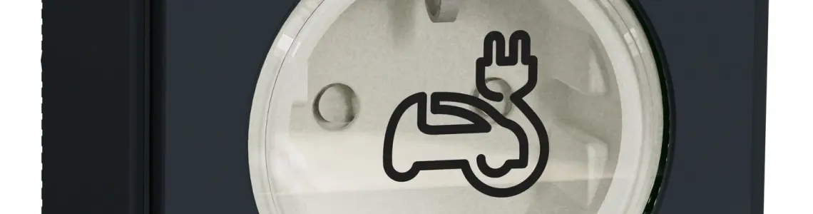 Nadometna vtičnica za polnjenje električnih vozil: zakaj je Schneider Electric idealna izbira?